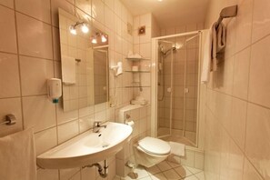 Bathroom - Gästehaus Becher (Donzdorf)