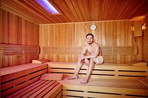 Sauna, poreallas, turkkilainen sauna, vartalohoitoja, vartalokääreitä