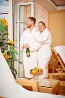 Un sauna, una bañera de hidromasaje, baño turco/hammam