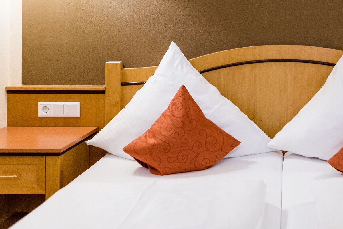 Minibar, in-room safe, desk, laptop workspace