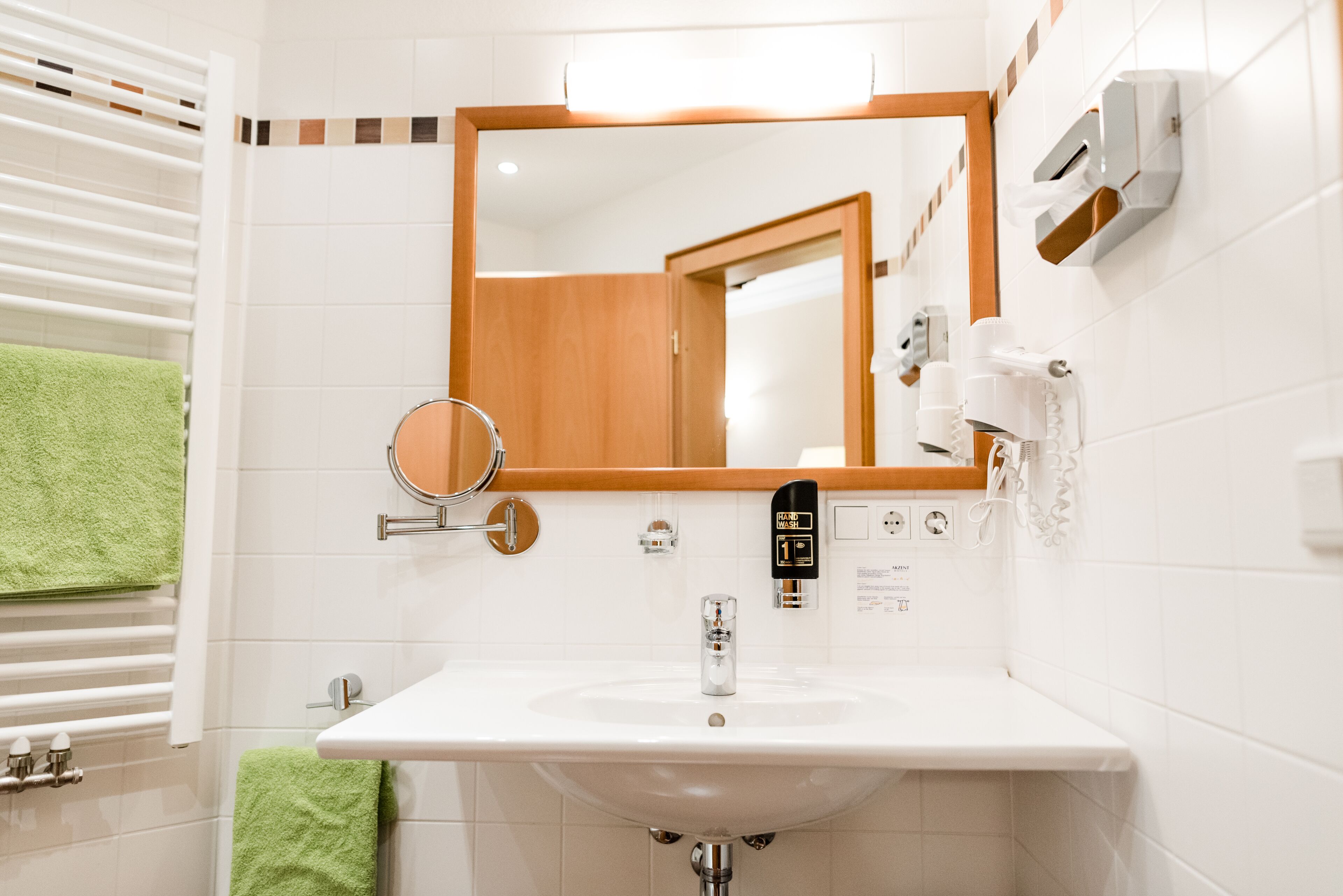single room | bathroom | shower, free toiletries, hair dryer, bathrobes