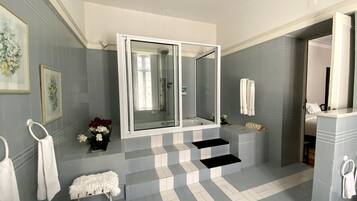Free toiletries, bidet, towels