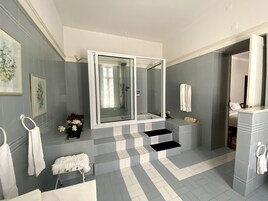 Artículos de tocador gratuitos, bidet, toallas