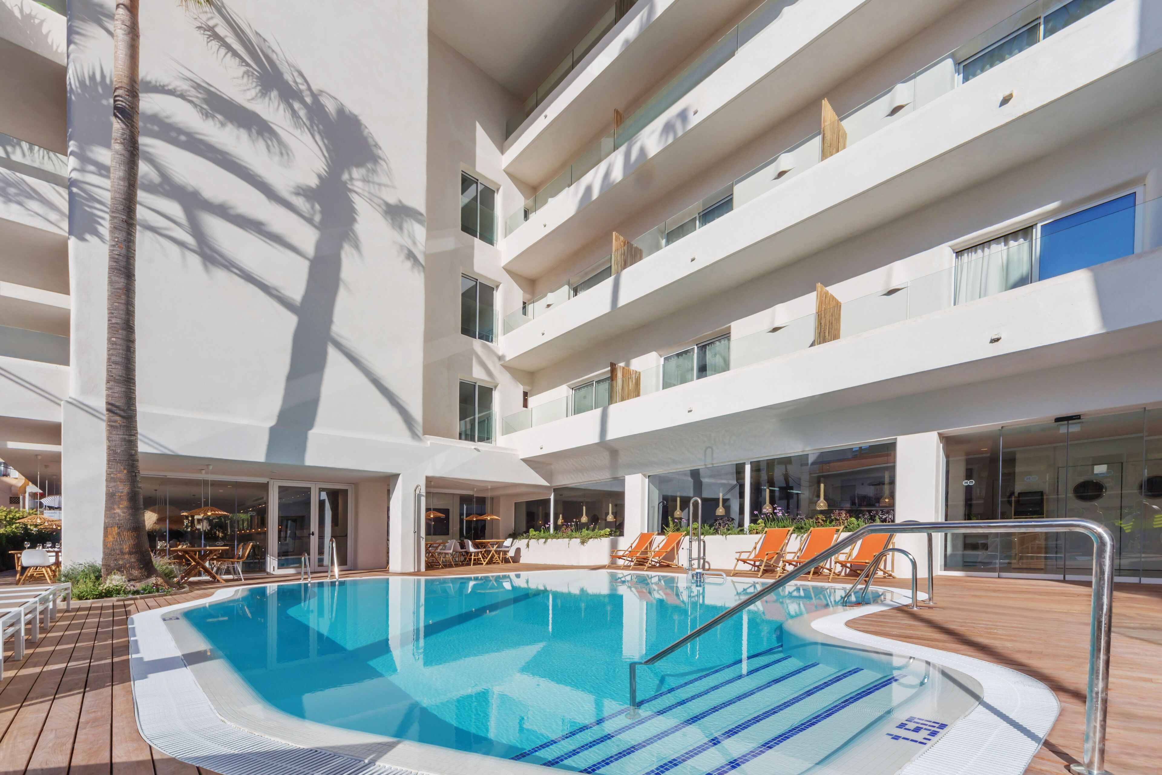 2 outdoor pools, pool umbrellas, pool loungers