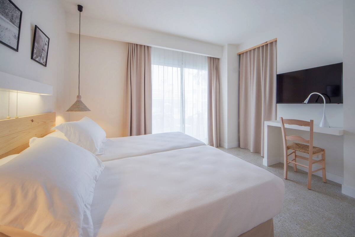 In-room safe, desk, blackout curtains, free WiFi