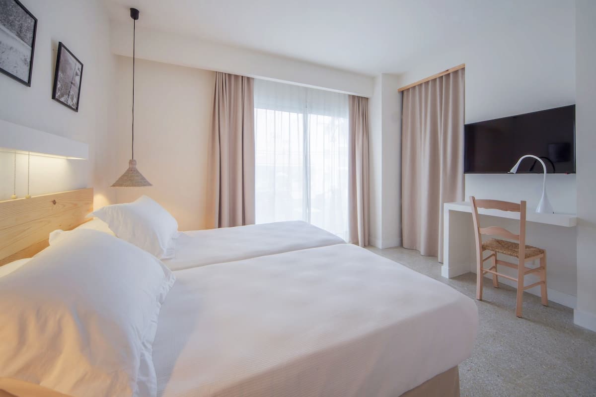 in-room safe, desk, blackout curtains, free wifi