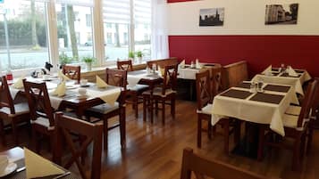 Dagelijks ontbijtbuffet (EUR 15 per persoon)