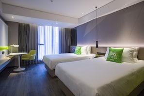 Down comforters, blackout drapes, soundproofing, free WiFi - ibis Styles Yangzhou Baixiang Rd Hotel (Yangzhou)