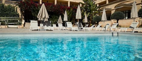 Seasonal outdoor pool