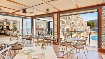 Der serveres frokost og aftensmad