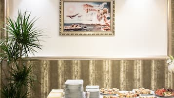 Free daily buffet breakfast