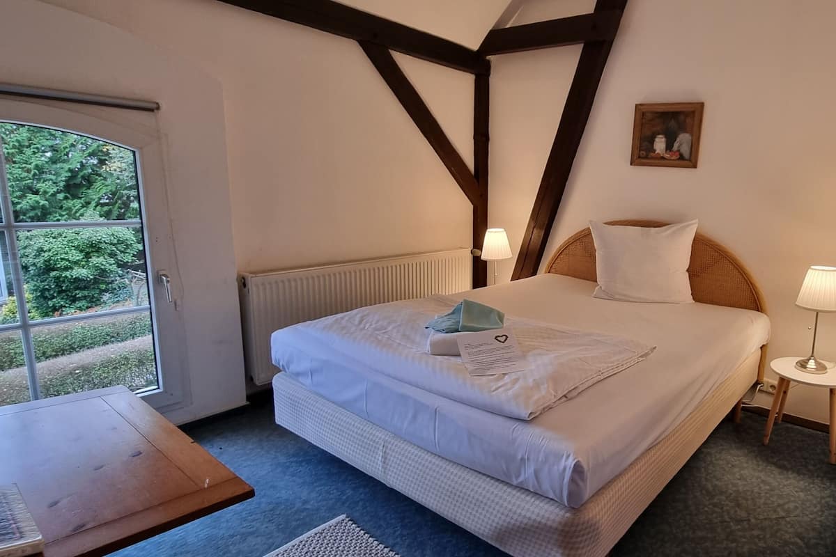 Classic Single Room | Blackout drapes, soundproofing, WiFi (free), bed sheets