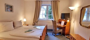 Classic Double Room | Living area