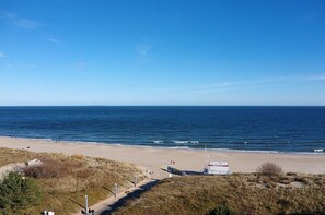 Beach nearby, free beach shuttle, beach towels