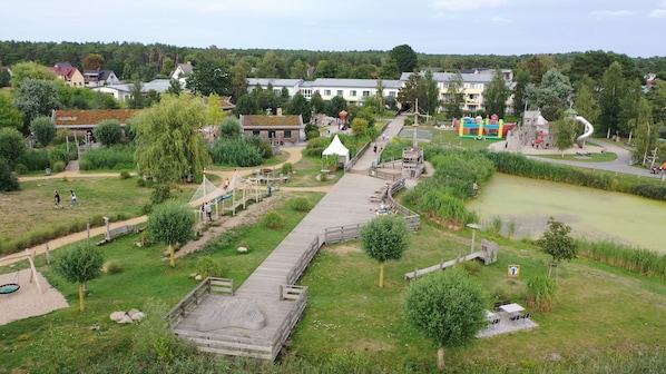 Children’s play area – outdoor