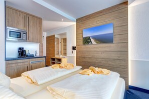 One-Bedroom Apartment with Terrace or Balcony