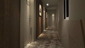 A hallway with doors numbered 103 and 108, leading to rooms. - Hotel Klassik Berlin (Berlin)