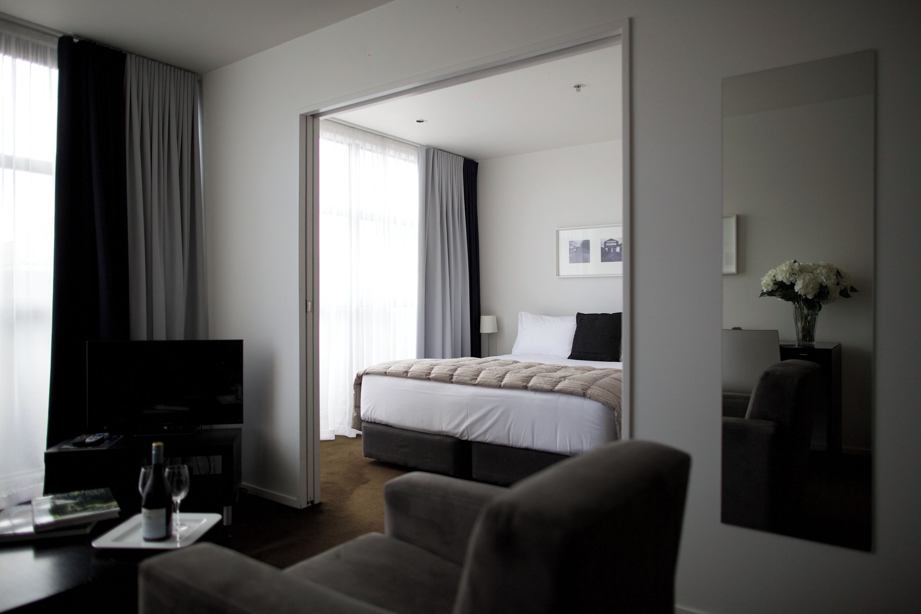 Zimmersafe, Schreibtisch, schallisolierte Zimmer, Bügeleisen/Bügelbrett