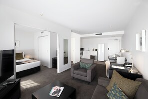 Suite, 1 Bedroom | Living area