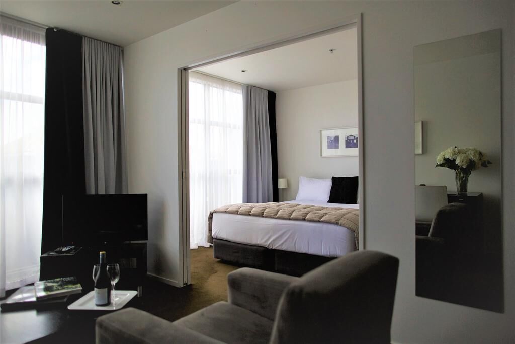 Zimmersafe, Schreibtisch, schallisolierte Zimmer, Bügeleisen/Bügelbrett