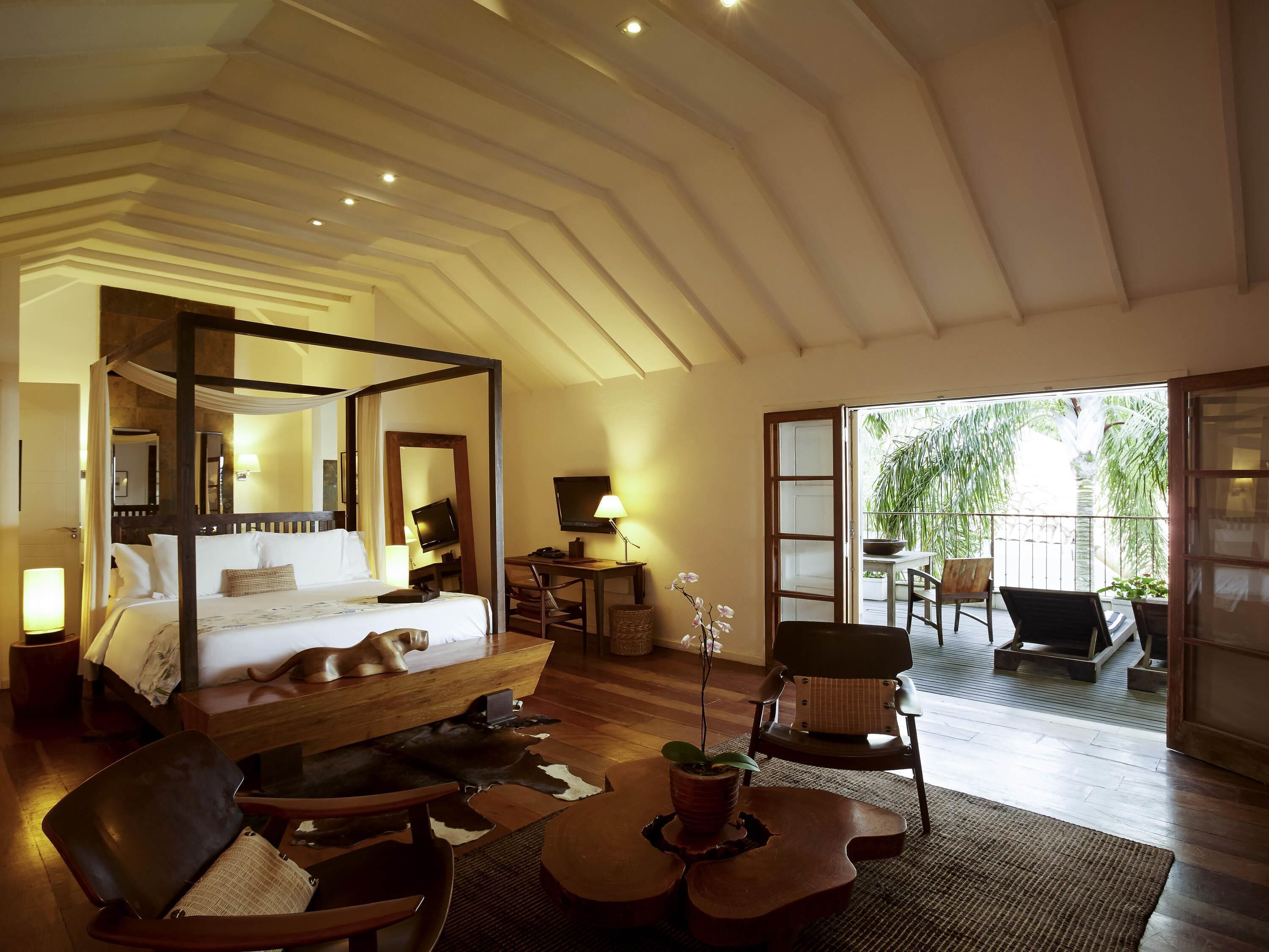 Suite, 1 cama de matrimonio grande, balcón | Ropa de cama de alta calidad y minibar con artículos gratuitos