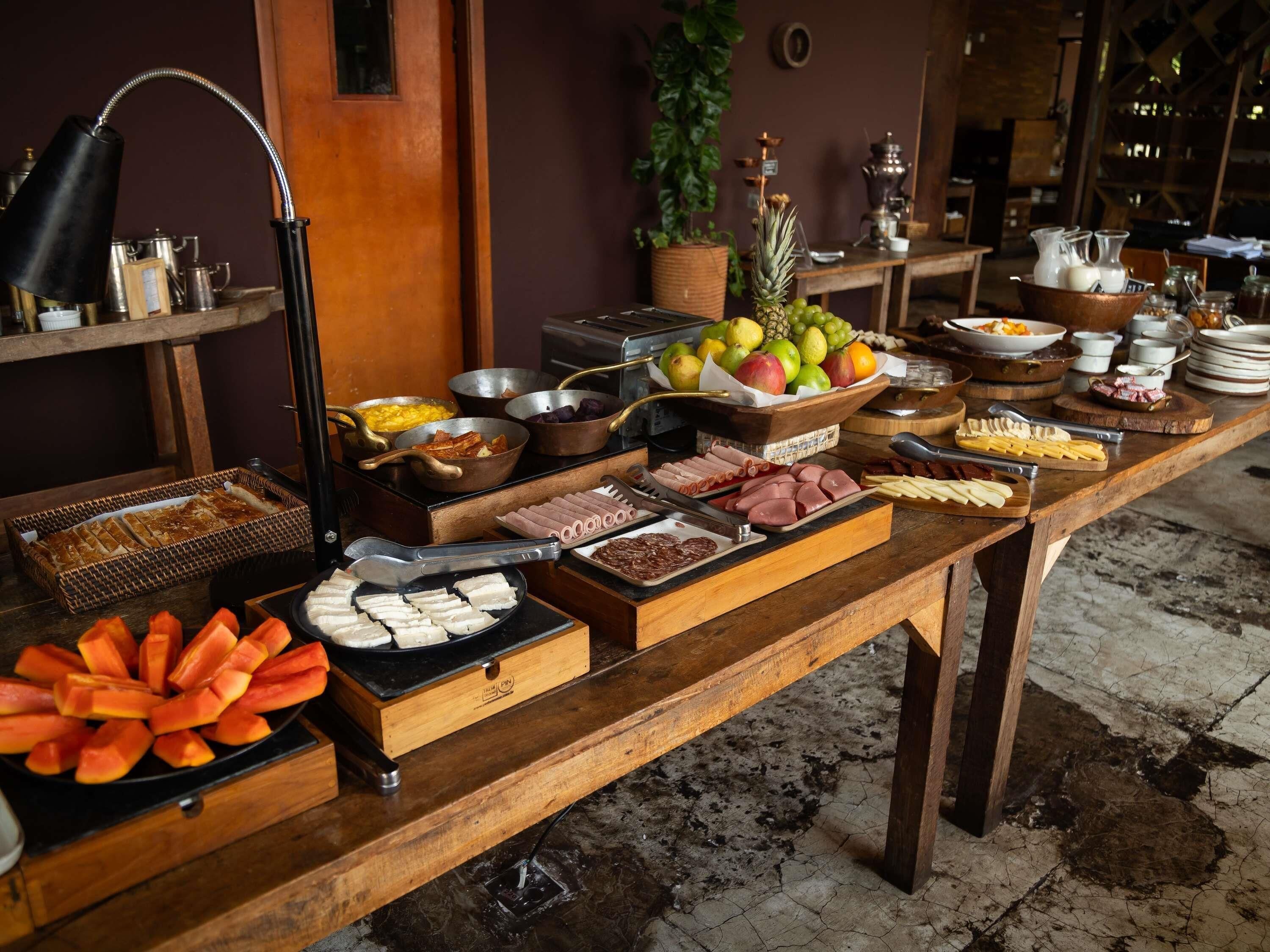 Daily buffet breakfast for a fee