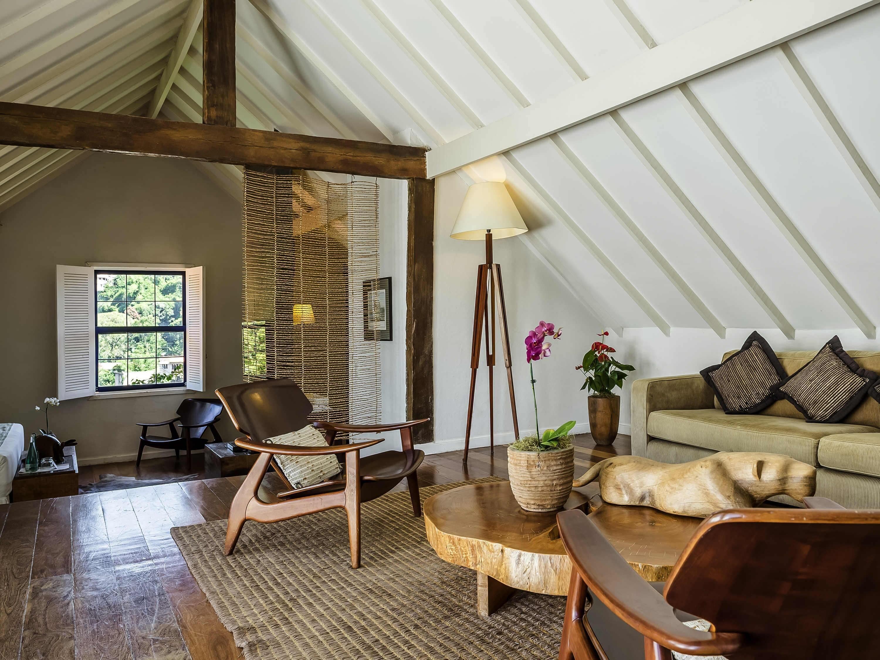 Suite, 1 King-Bett, Balkon | Hochwertige Bettwaren, kostenlose Minibar, Zimmersafe