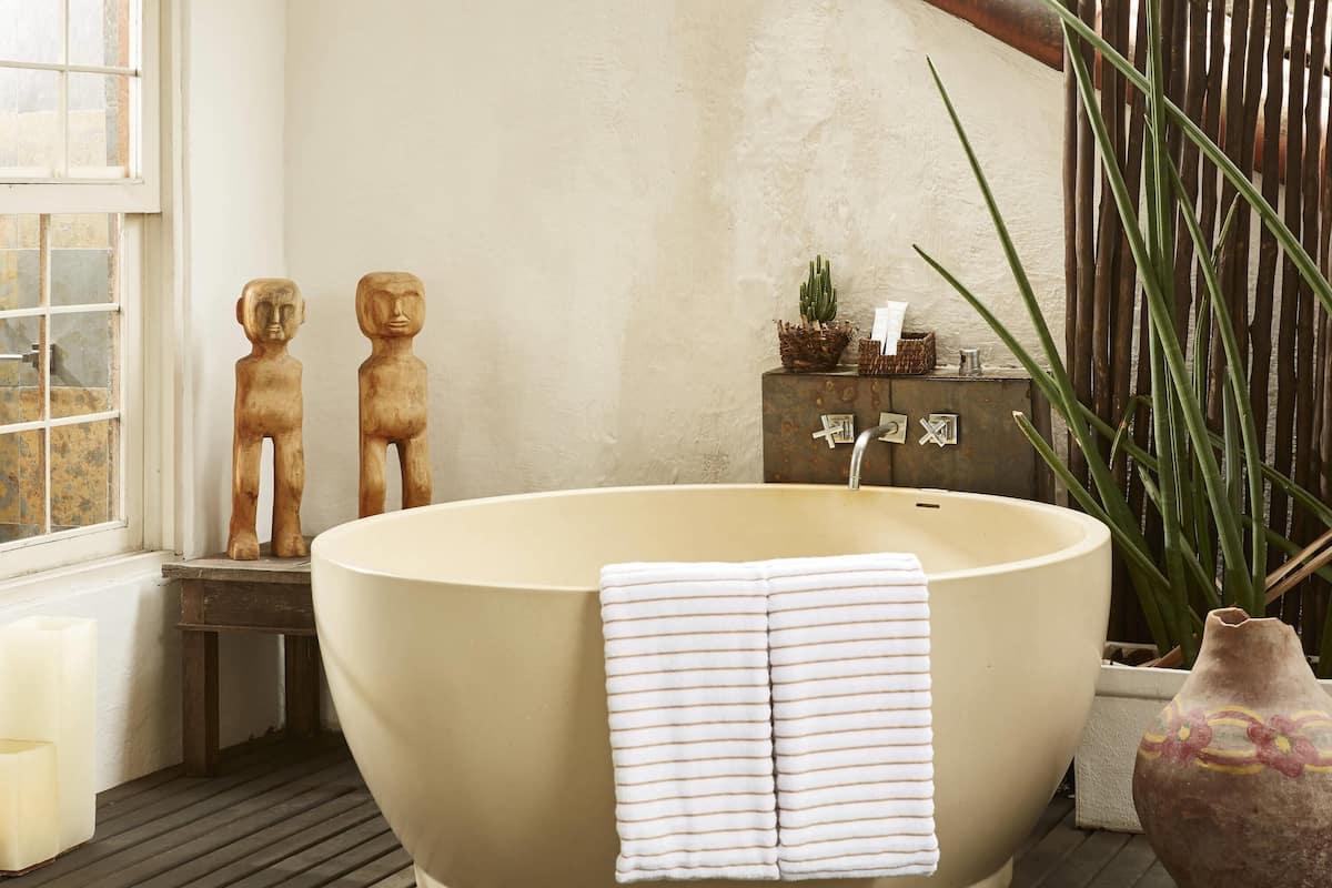 Suite, 1 King Bed, Balcony