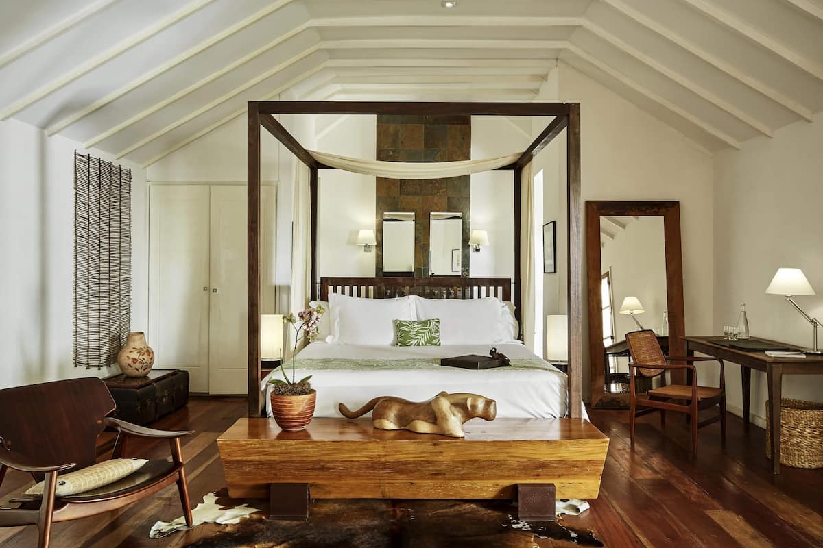 Suite, 1 King Bed, Balcony | Premium bedding, free minibar, in-room safe, individually decorated