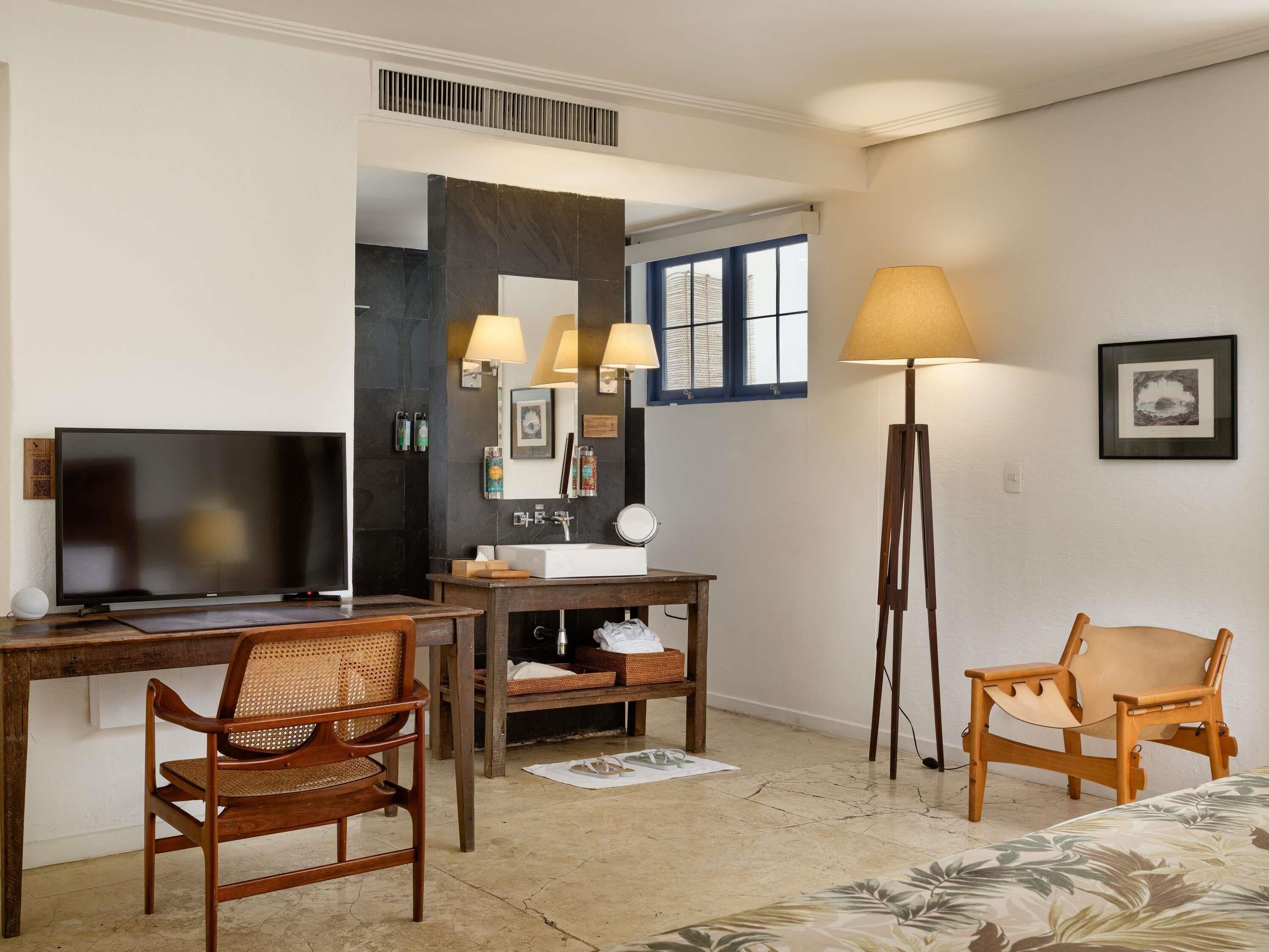 Junior Suite, 1 King Bed, Mountain View | Premium bedding, minibar (free items), in-room safe, desk