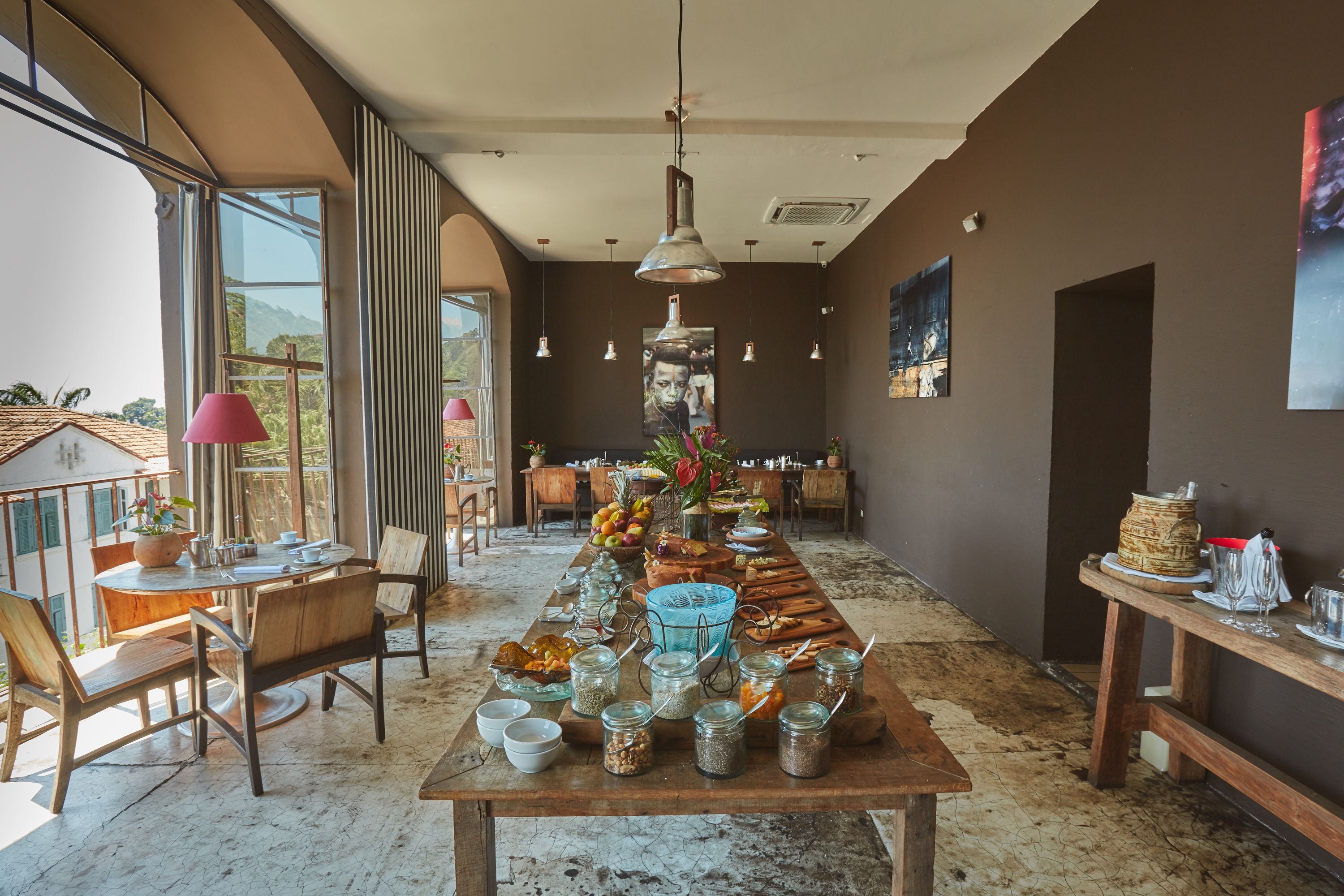 daily buffet breakfast (brl 145 per person)