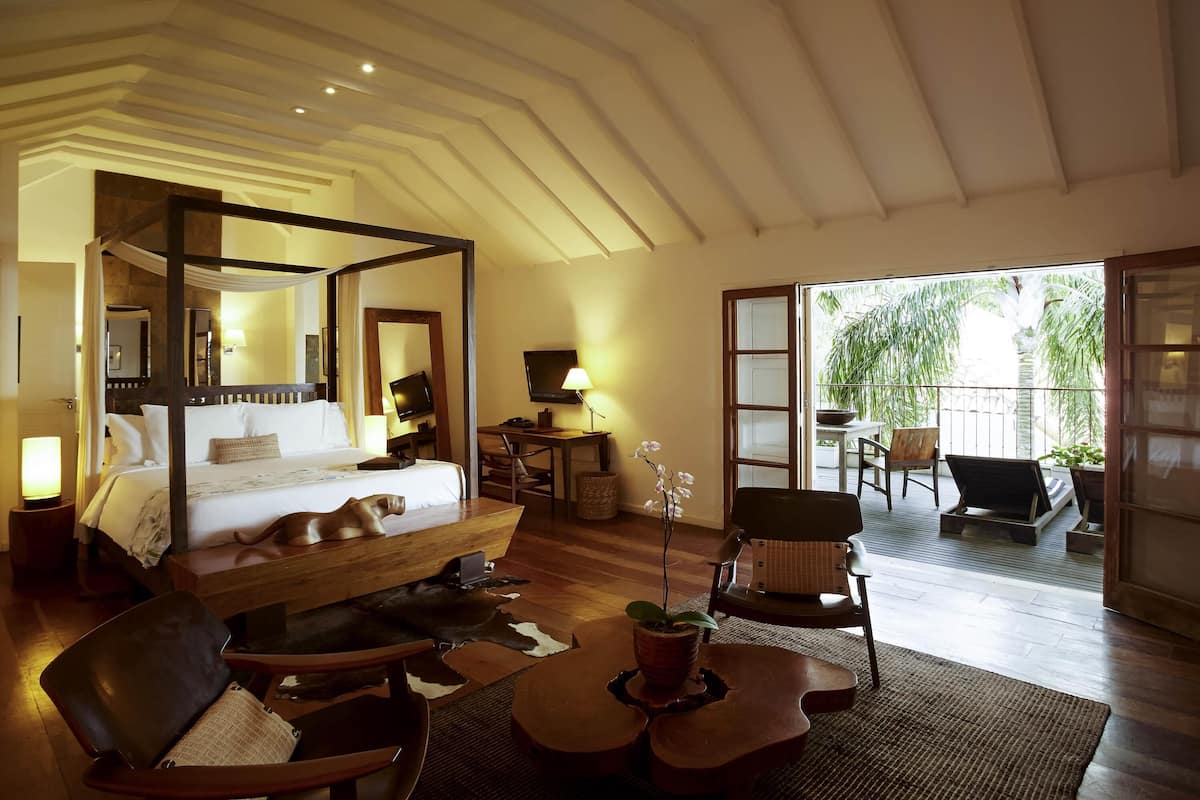 Suite, 1 cama King size, balcón | Ropa de cama de alta calidad y artículos del minibar gratis