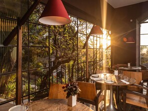 Breakfast, lunch, dinner served; garden views 
