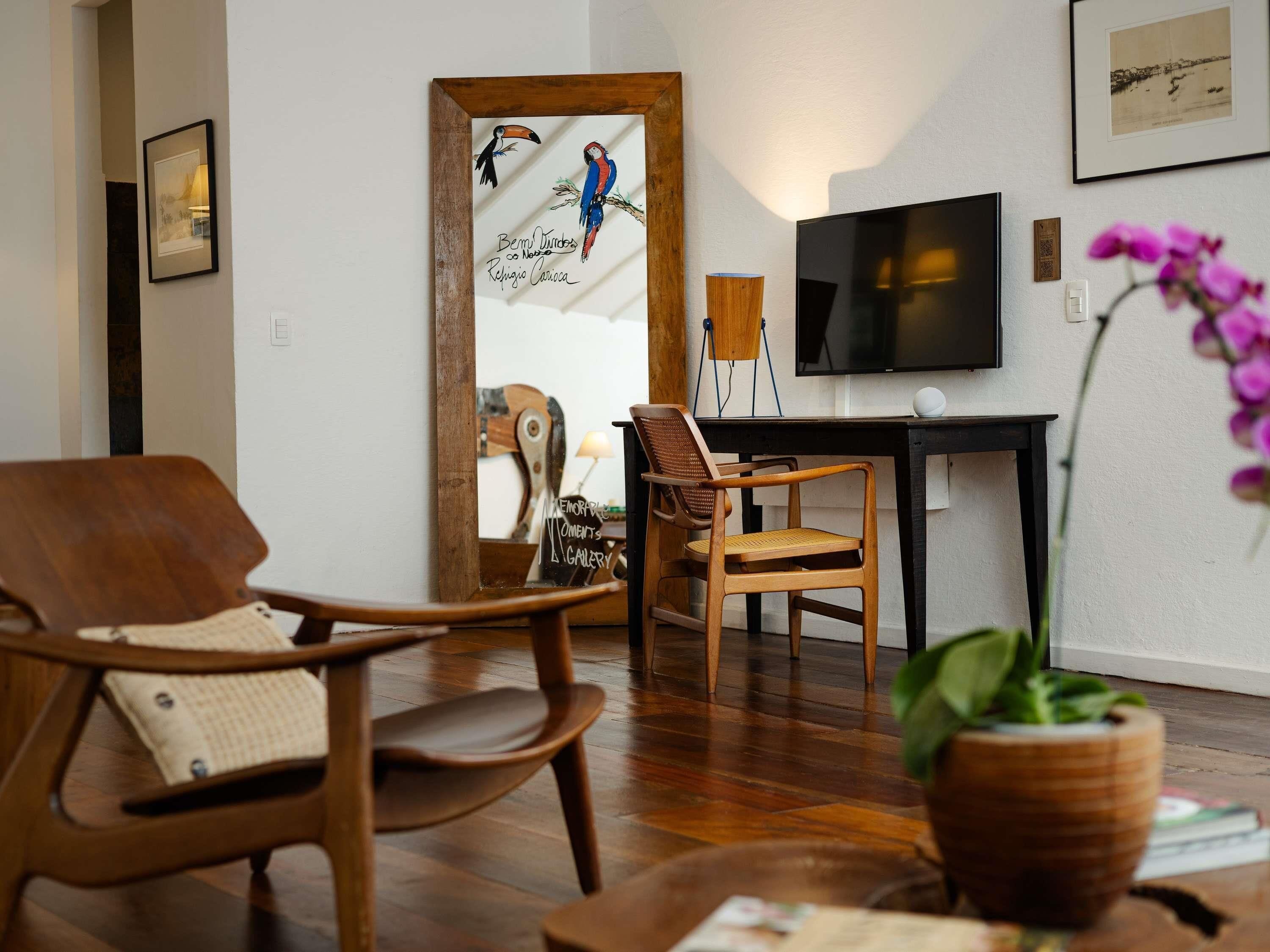 Suite, 1 King Bed, Balcony