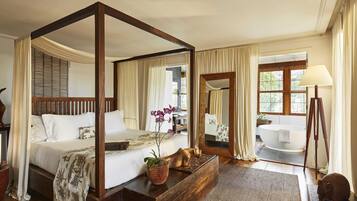 Suite, 1 King Bed, Balcony | Premium bedding, free minibar, in-room safe, individually decorated