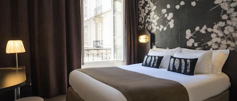 Comfort Double Room | In-room safe, desk, soundproofing, iron/ironing board