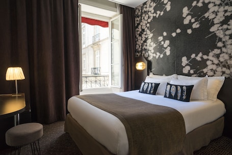 Comfort Double Room | In-room safe, desk, soundproofing, iron/ironing board. Hôtel Voltaire Opéra