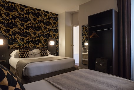 Family Triple Room | In-room safe, desk, soundproofing, iron/ironing board