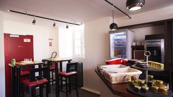 Daily continental breakfast (EUR 9 per person)