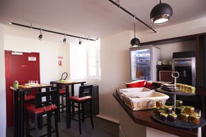 Kontinental frokost hver dag (mot et tillegg)