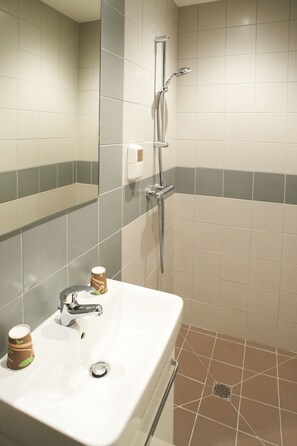Free toiletries, hair dryer, towels - Hôtel Chateaubriand (Nantes)