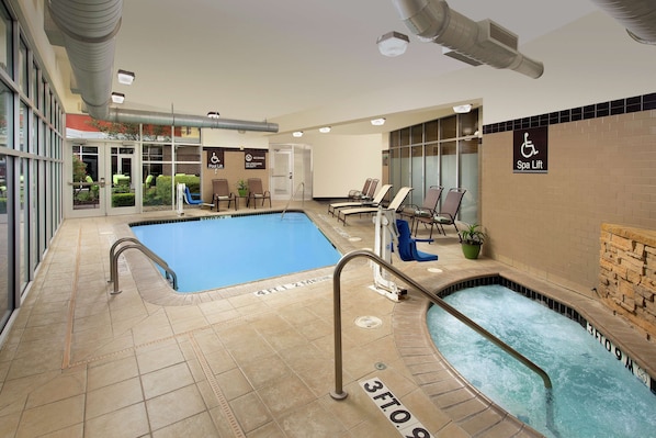 Hồ bơi trong nhà