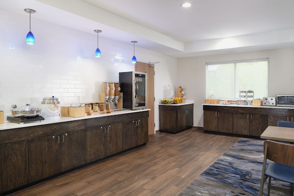 包含每日自助早餐