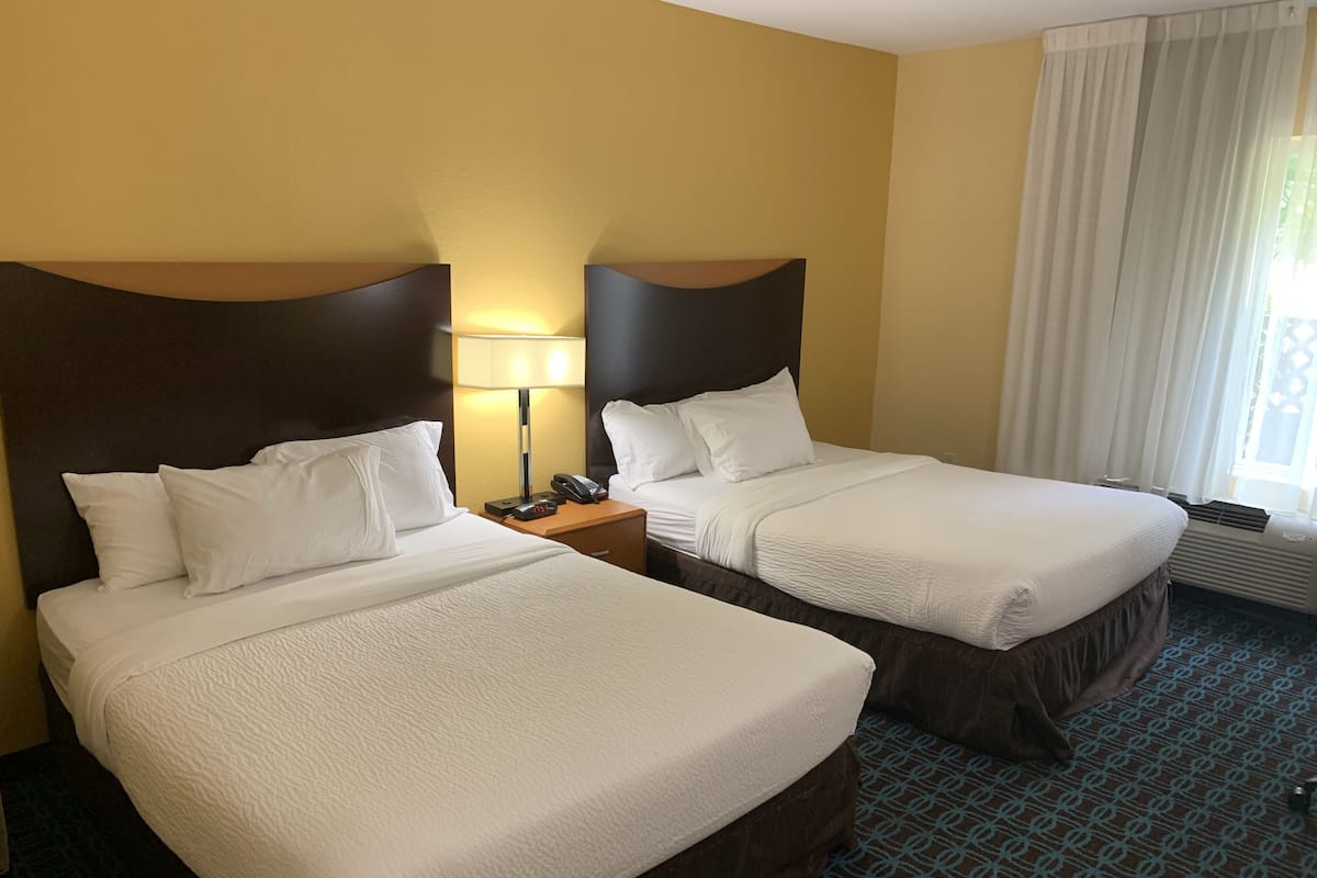 Premium bedding, desk, iron/ironing board, free WiFi