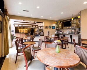 Desayuno bufé gratuito