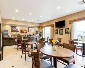 朝食 (ビュッフェ 、無料)