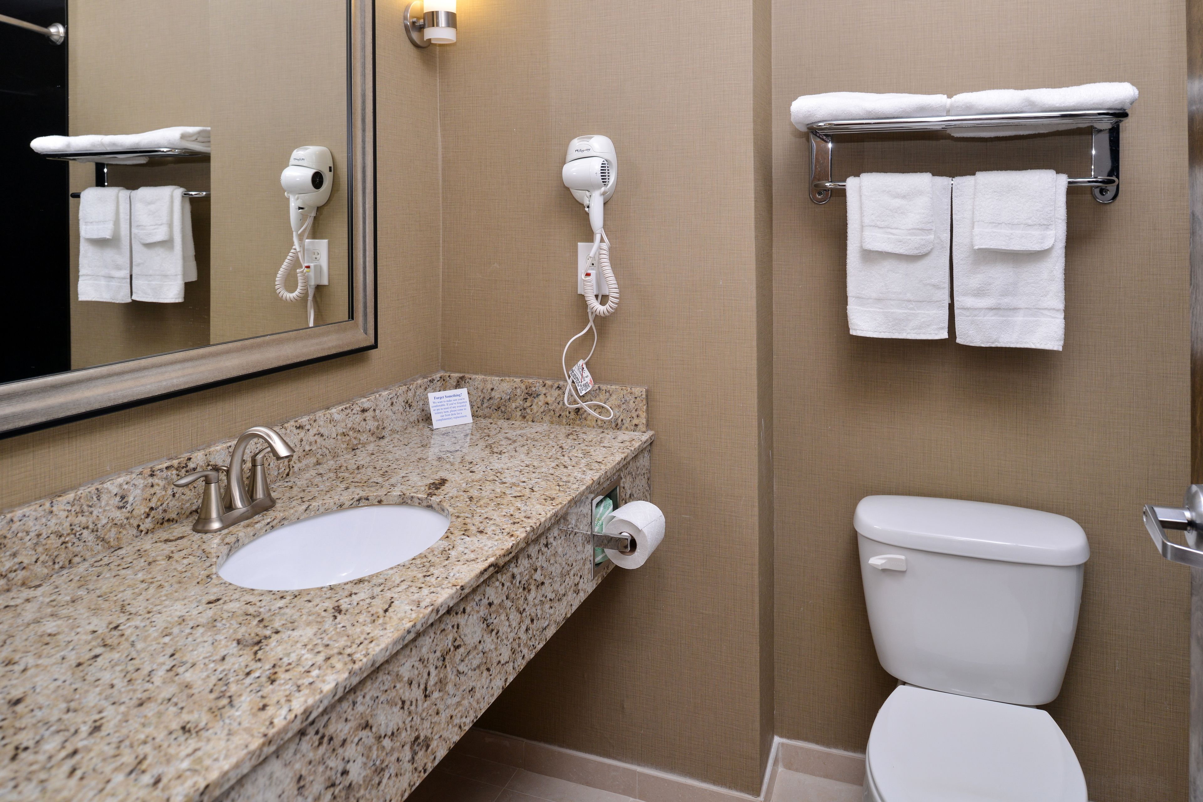 suite, non smoking | bathroom | combined shower/bathtub, free toiletries, hair dryer, towels