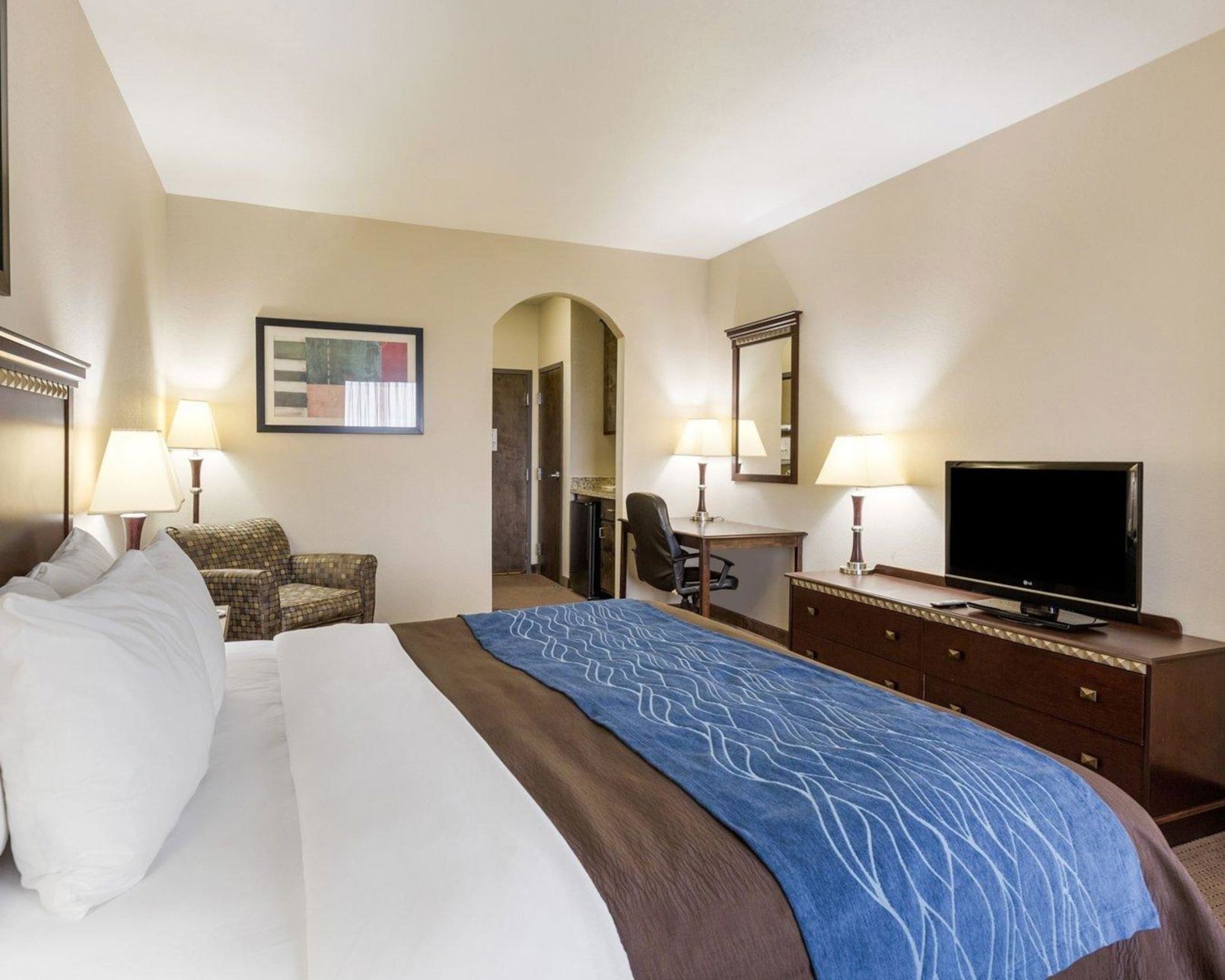 Desk, iron/ironing board, free WiFi, bed sheets