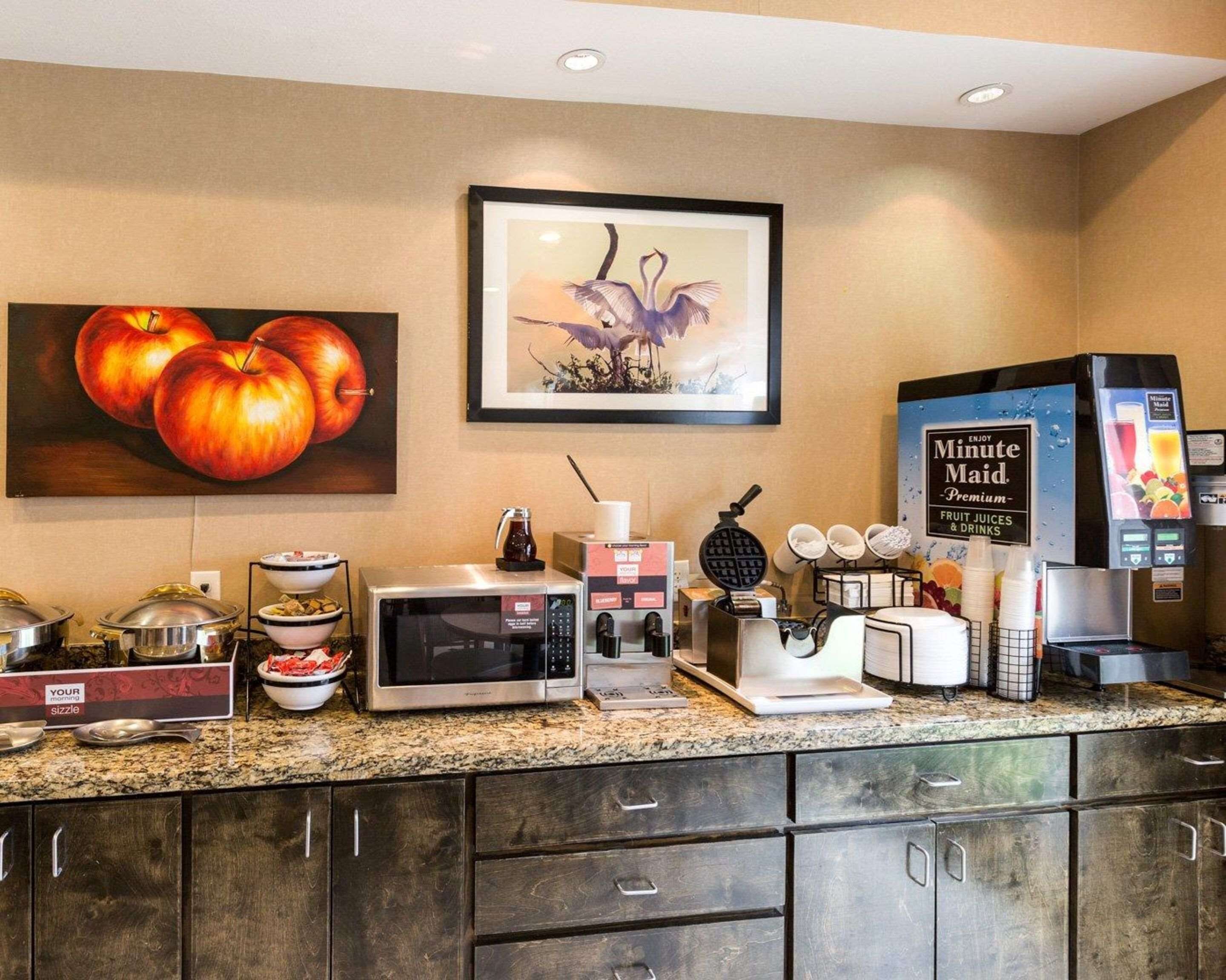 free buffet breakfast