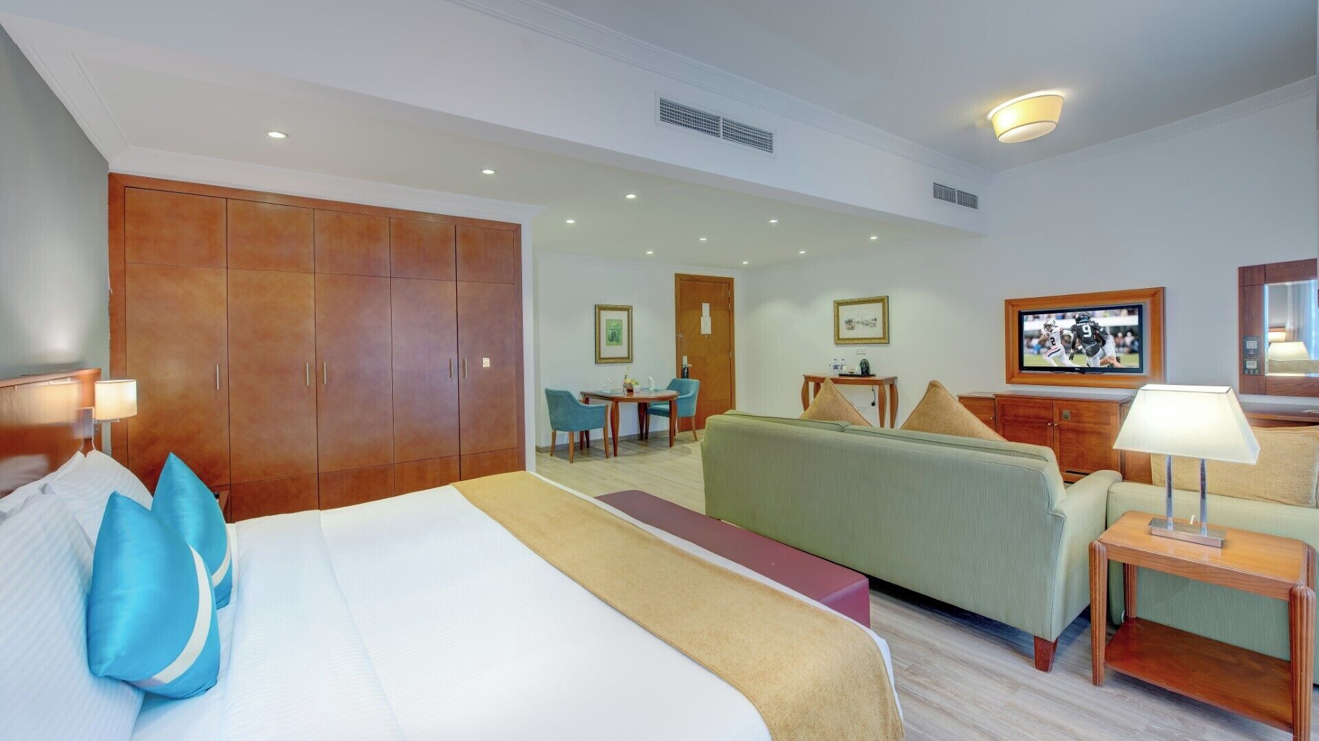 Executive Room | Minibar, in-room safe, desk, laptop workspace